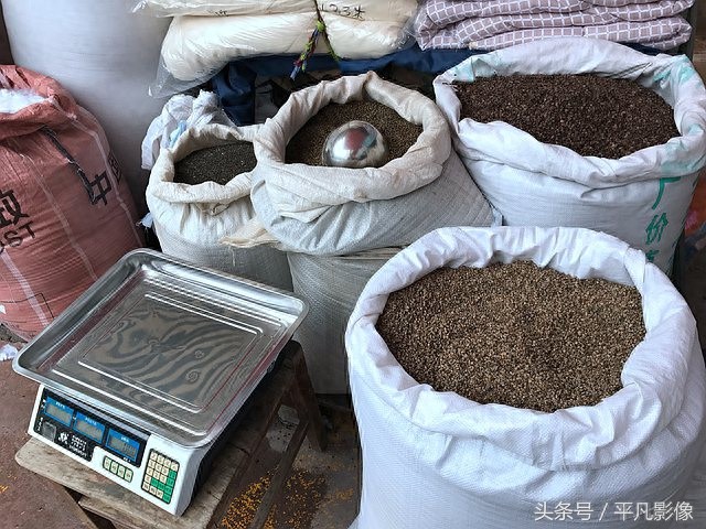 装个枕芯要多少钱?批发市场常见的荞麦壳等材料都是6元1斤