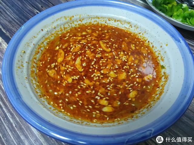 自从学会挂面的这个做法，我家隔三差五就吃，酸辣开胃、特解馋