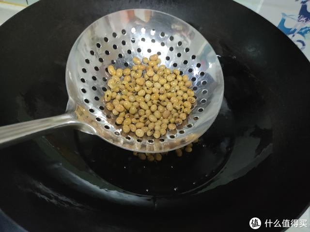 自从学会挂面的这个做法，我家隔三差五就吃，酸辣开胃、特解馋