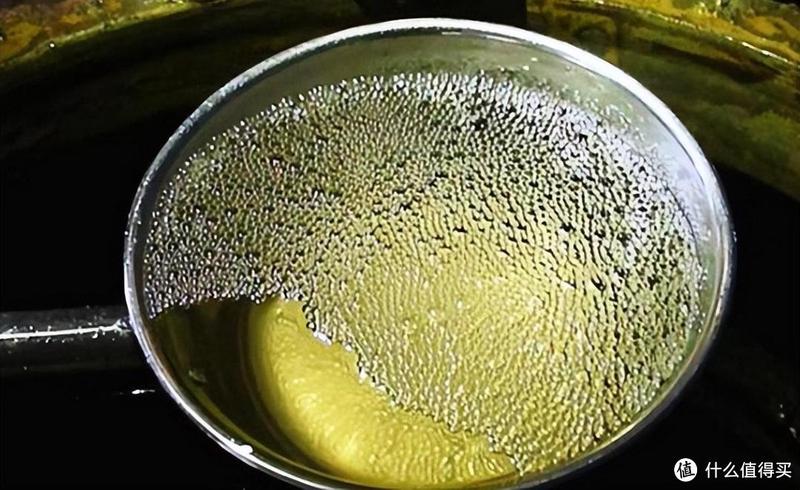100斤高粱能酿多少酒？一瓶酒能有多少利润，62岁酿酒师说出实情
