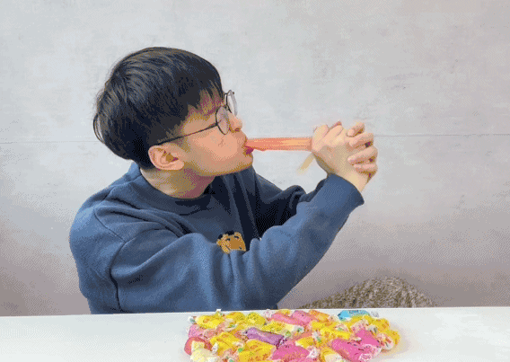 QQ 弹弹还能拉丝！高粱饴走红全网，多亏了背后这个女人！