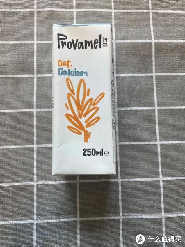 七款燕麦奶成分比拼测评，谁更值得喝？