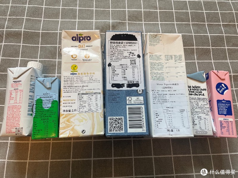 七款燕麦奶成分比拼测评，谁更值得喝？