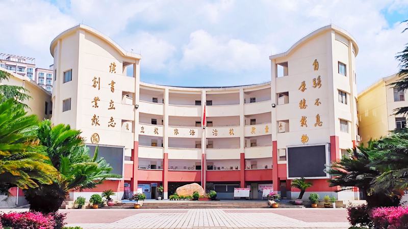 贵阳清华中学2017高考喜报，贵阳清华中学2022年录取分数线