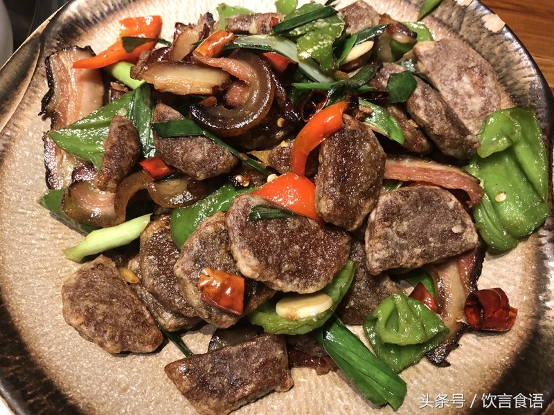 高粱粑炒腊肉,让人心心念念的农家美味