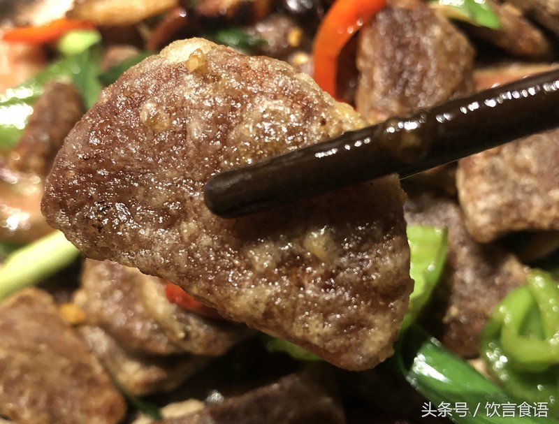 高粱粑炒腊肉,让人心心念念的农家美味