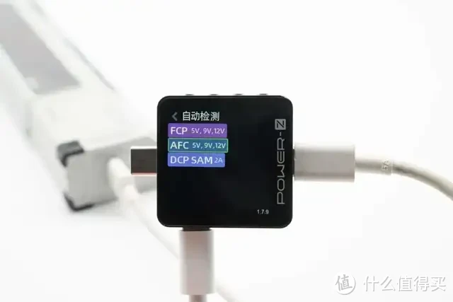 内置4节力神18650电芯,闪极10000mAh 互联网主机秘钥移动电源拆解