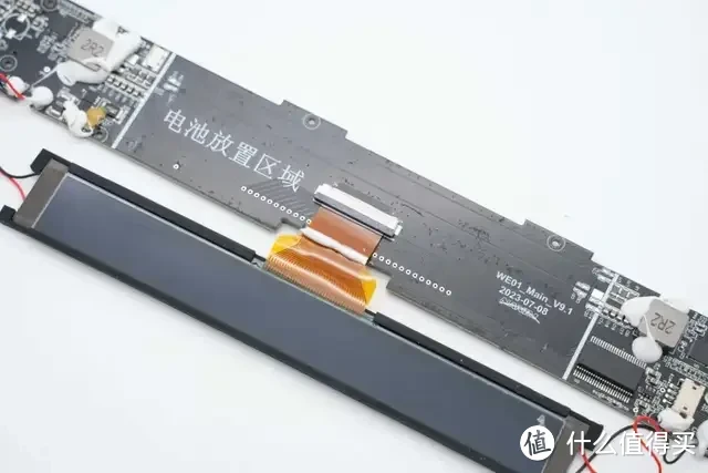 内置4节力神18650电芯,闪极10000mAh 互联网主机秘钥移动电源拆解
