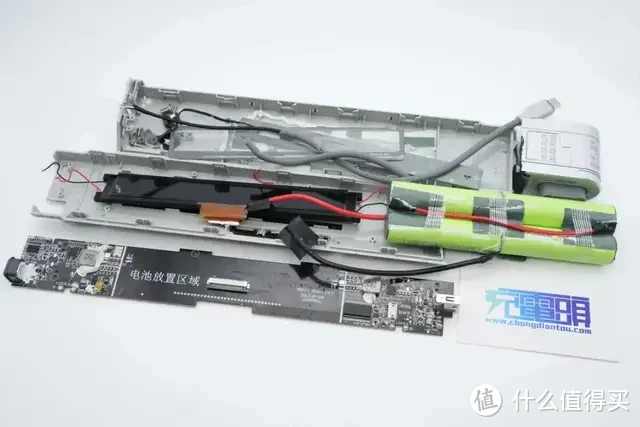 内置4节力神18650电芯,闪极10000mAh 互联网主机秘钥移动电源拆解