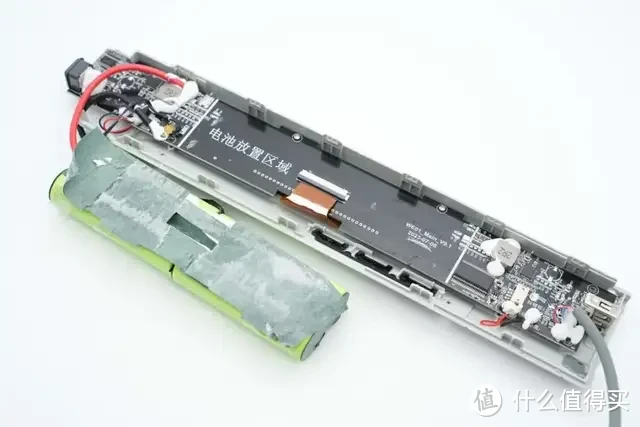 内置4节力神18650电芯,闪极10000mAh 互联网主机秘钥移动电源拆解