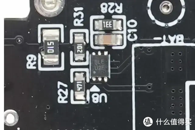 内置4节力神18650电芯,闪极10000mAh 互联网主机秘钥移动电源拆解