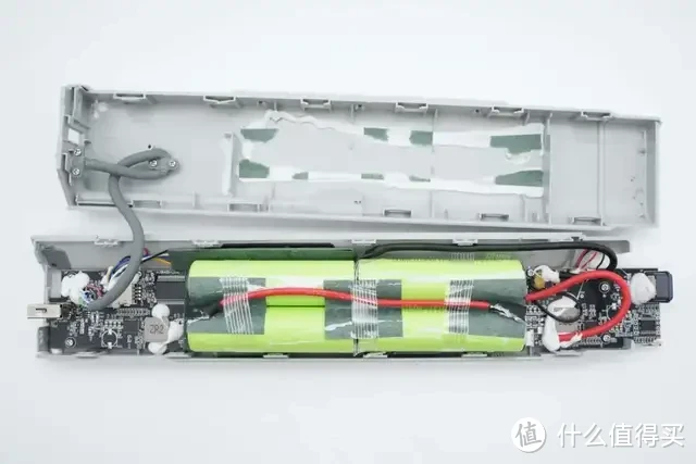 内置4节力神18650电芯,闪极10000mAh 互联网主机秘钥移动电源拆解
