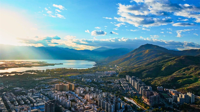 西昌冬暖夏凉、四季如春，是一座春天栖息的城市。.jpg