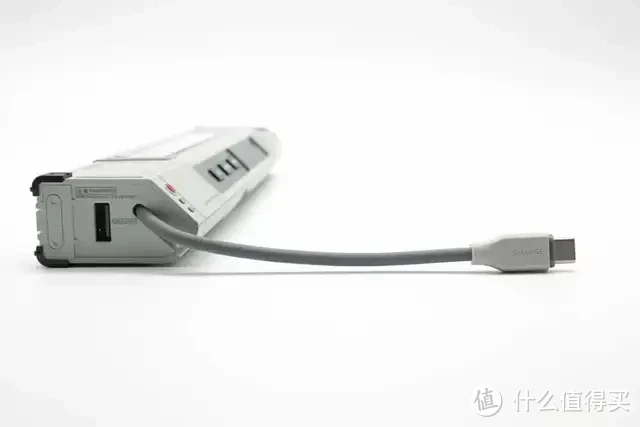 内置4节力神18650电芯,闪极10000mAh 互联网主机秘钥移动电源拆解
