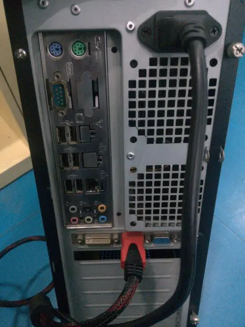 显示器与主机连接线(电脑主机和显示器之间要接哪几根线)
