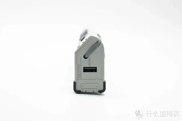 内置4节力神18650电芯,闪极10000mAh 互联网主机秘钥移动电源拆解