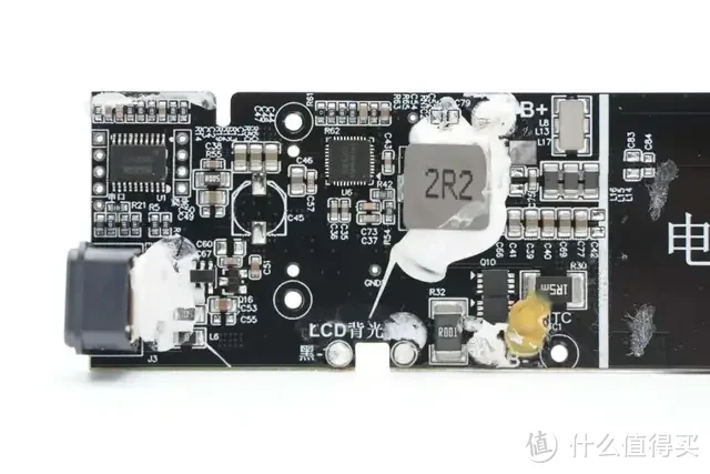 内置4节力神18650电芯,闪极10000mAh 互联网主机秘钥移动电源拆解