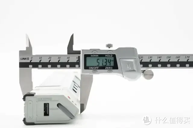 内置4节力神18650电芯,闪极10000mAh 互联网主机秘钥移动电源拆解