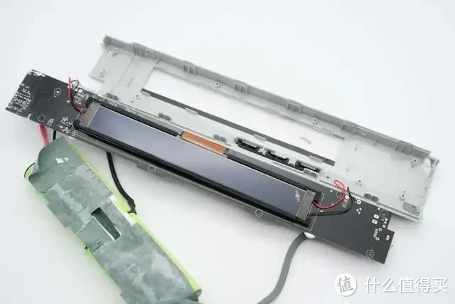 内置4节力神18650电芯,闪极10000mAh 互联网主机秘钥移动电源拆解