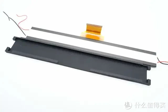内置4节力神18650电芯,闪极10000mAh 互联网主机秘钥移动电源拆解