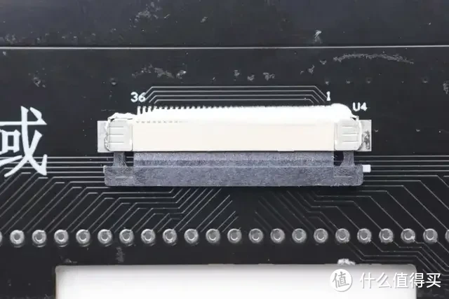 内置4节力神18650电芯,闪极10000mAh 互联网主机秘钥移动电源拆解