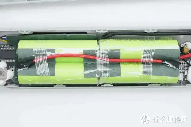 内置4节力神18650电芯,闪极10000mAh 互联网主机秘钥移动电源拆解
