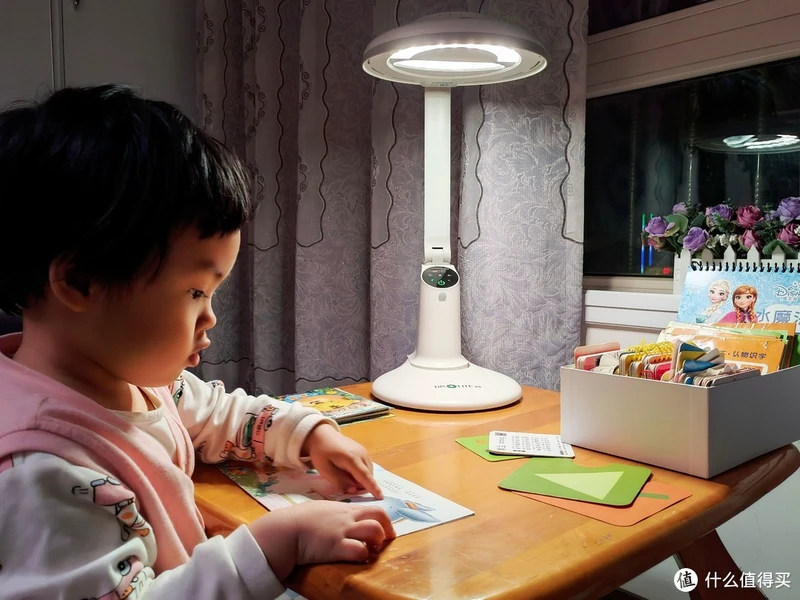 如何优雅地预防孩子近视？一般护眼灯真不行，NIR红光是关键