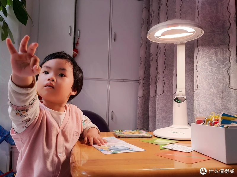 如何优雅地预防孩子近视？一般护眼灯真不行，NIR红光是关键