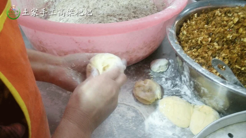素食其实土家人也经常做,土家手工高粱粑粑健康粗粮每天早餐首选