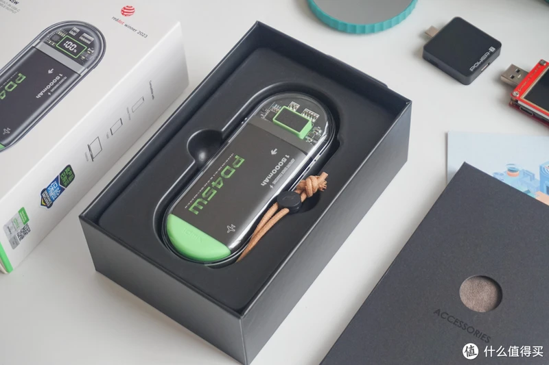 iPhone 15 的最佳伴侣!IDMIX 赛博朋克自带双线 45W PD 充电宝曝光