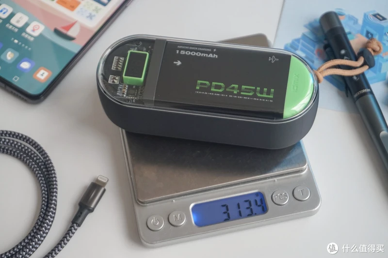 iPhone 15 的最佳伴侣!IDMIX 赛博朋克自带双线 45W PD 充电宝曝光