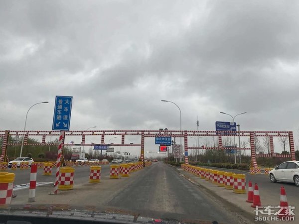 比限行货车更可恶，让卡车司机憎恨的违规限高杆何时能消失