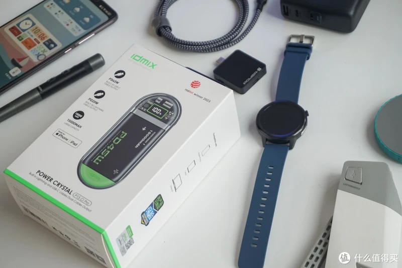 iPhone 15 的最佳伴侣!IDMIX 赛博朋克自带双线 45W PD 充电宝曝光