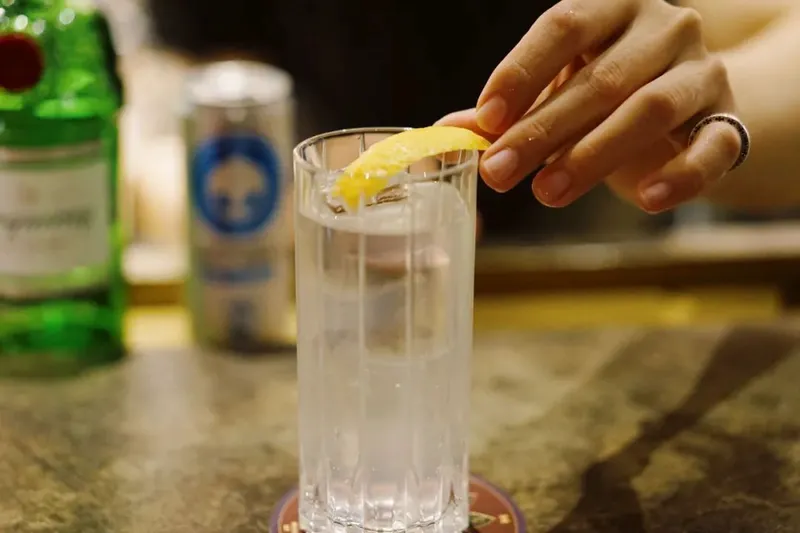 喝调酒容易长胖？要点脸吧！