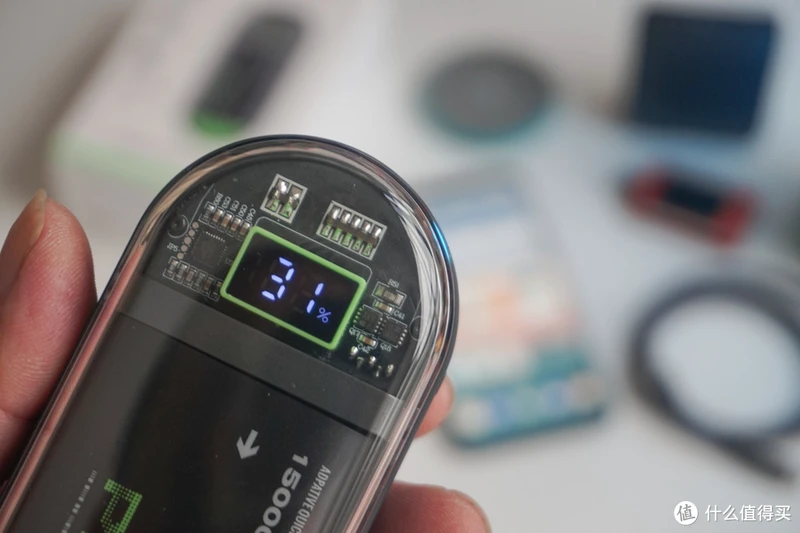 iPhone 15 的最佳伴侣!IDMIX 赛博朋克自带双线 45W PD 充电宝曝光