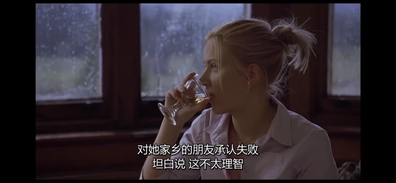 重温《赛末点》，斯嘉丽即使穿白衬衫也能如此性感