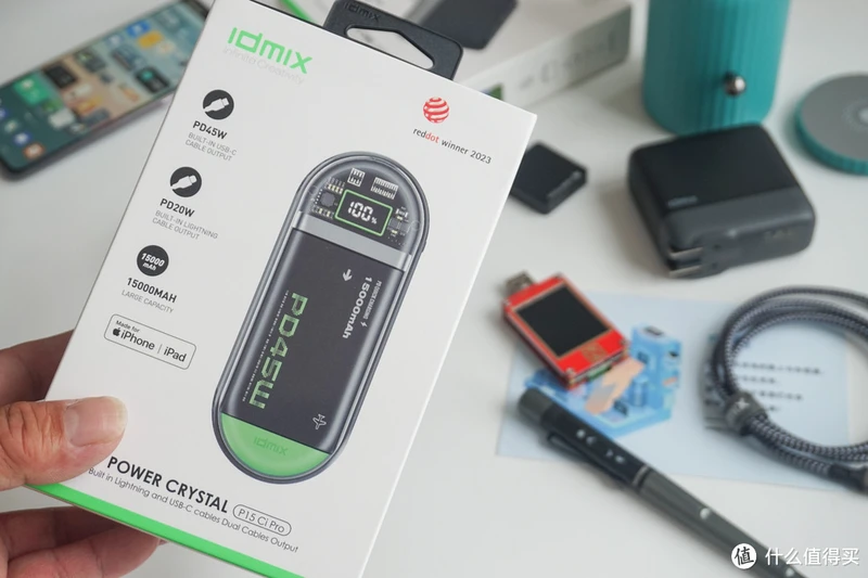 iPhone 15 的最佳伴侣!IDMIX 赛博朋克自带双线 45W PD 充电宝曝光