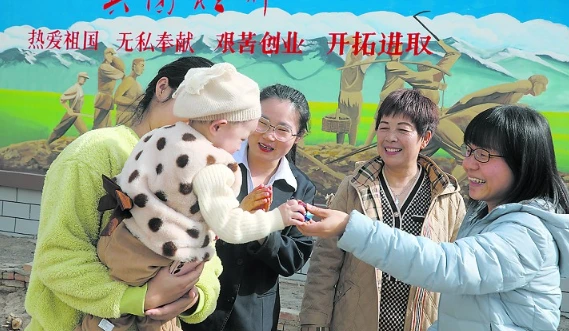 援疆工作队 送医进连队