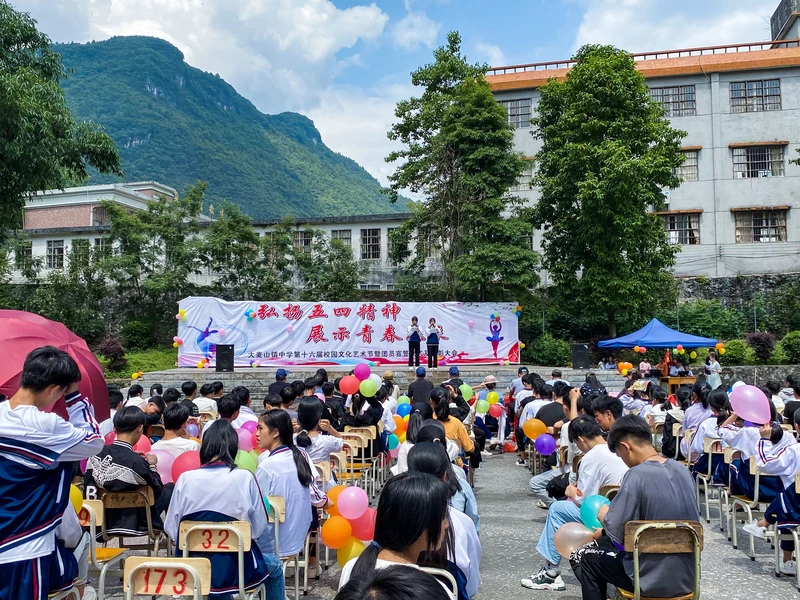 大麦山镇中学第十六届五四文艺活动 (7).jpg