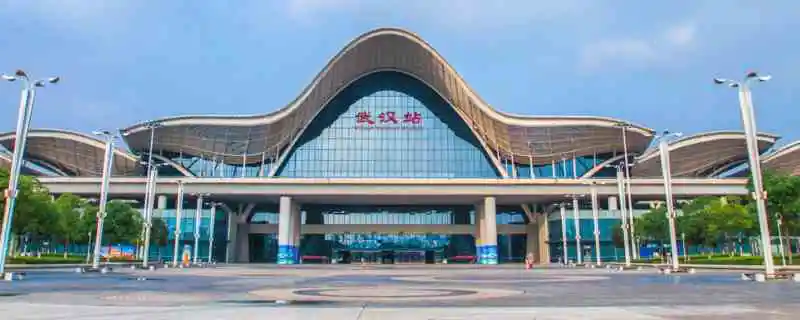 武汉高铁站在哪里(武汉高铁站在武汉市洪山区白云路杨春湖南侧)