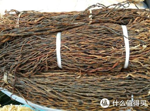 豇豆角现在正便宜，简单处理一下，留着冬天吃，炖肉蒸包子少不了
