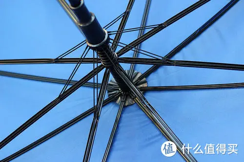 买的新伞又被吹断？你要的选伞最强攻略来了！从此不再暴雨中奔跑～