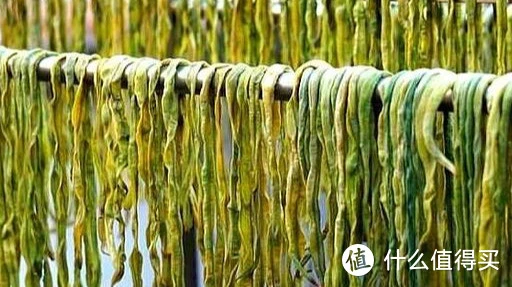 豇豆角现在正便宜，简单处理一下，留着冬天吃，炖肉蒸包子少不了