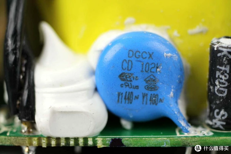 拆解报告：IDMIX大麦MFI认证三合一移动电源CH07