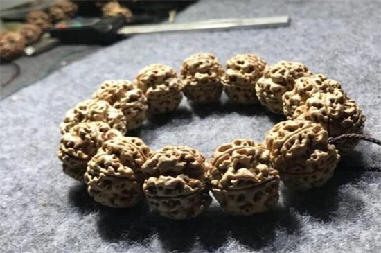 金刚菩提有裂纹是不是废了