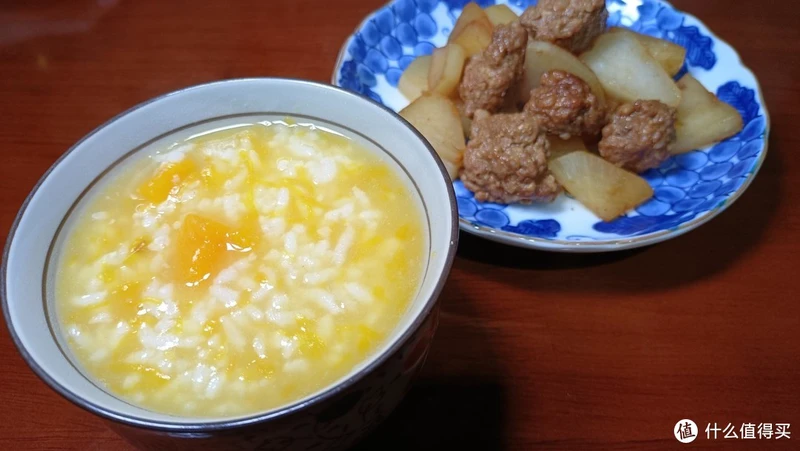 南瓜白米粥配白萝卜瘦肉丸子