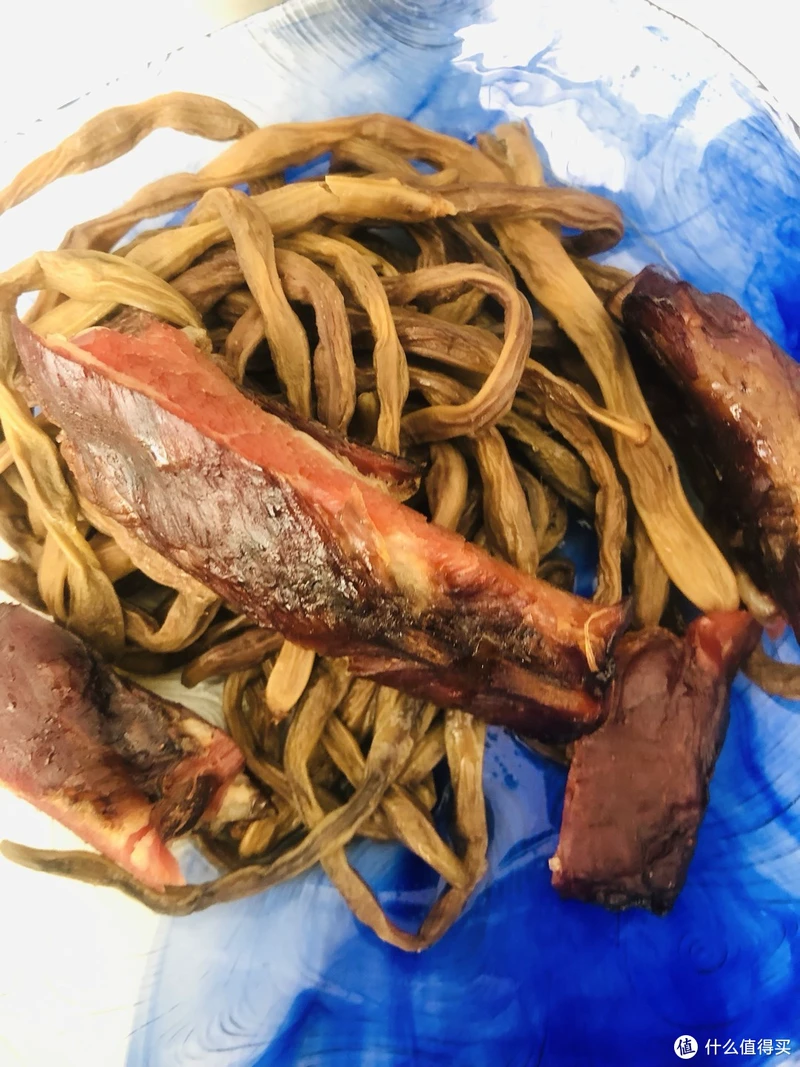 分享一道家乡菜腊排骨炖干豇豆