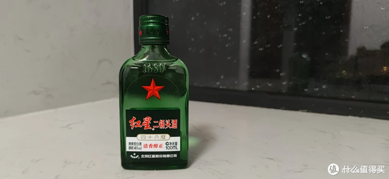 都是一块钱一瓶的酒,买的开心,喝得更开心!中间的46度红星二锅头,已经成为了绝版,值得珍藏!