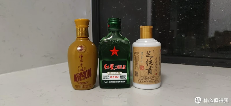 都是一块钱一瓶的酒,买的开心,喝得更开心!中间的46度红星二锅头,已经成为了绝版,值得珍藏!