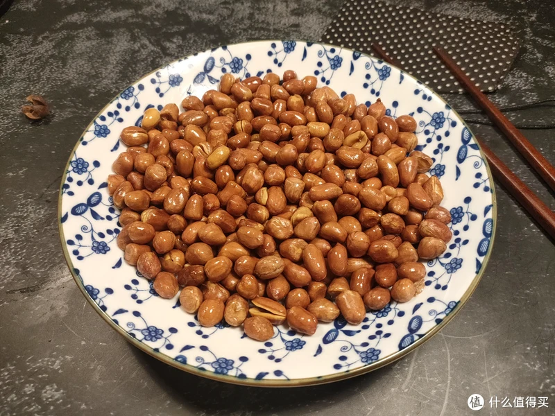 做油炸花生米，花生米炸完后多加一个步骤，香酥脆，半个月不返潮